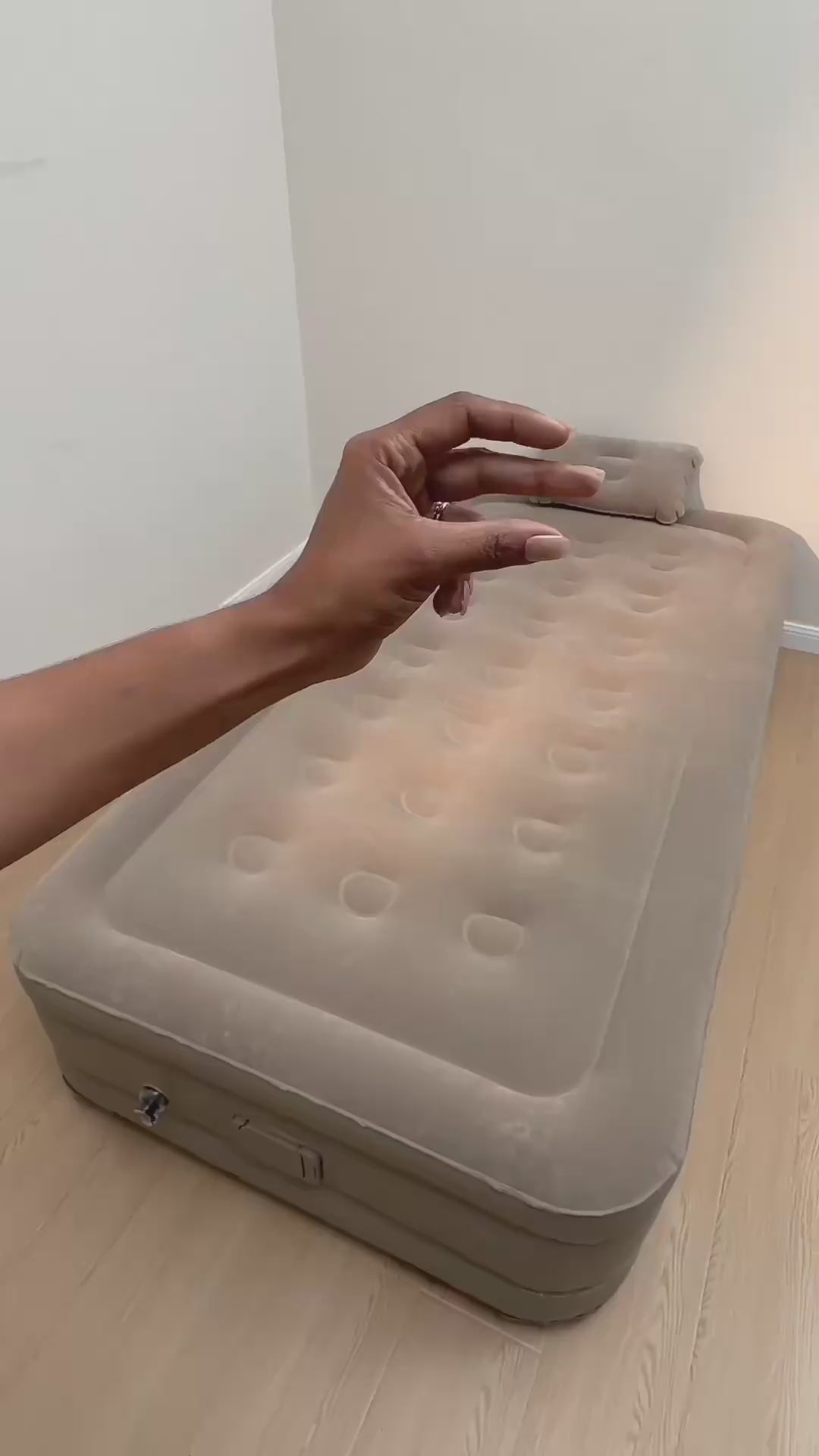 Portable Inflatable Air Mattress with Built-in Pump – Single Size (198×100×40cm) Black Color
